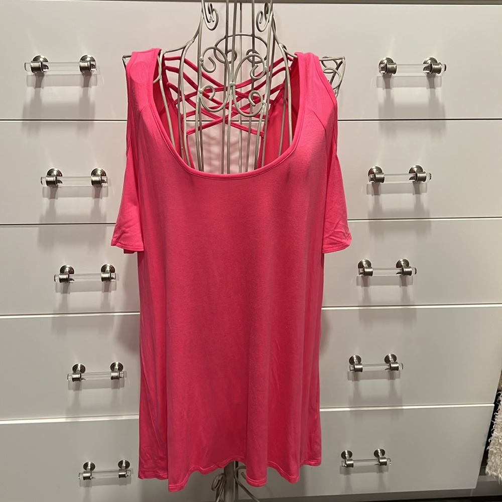 Kut from the Kloth cold shoulder top, Size med
